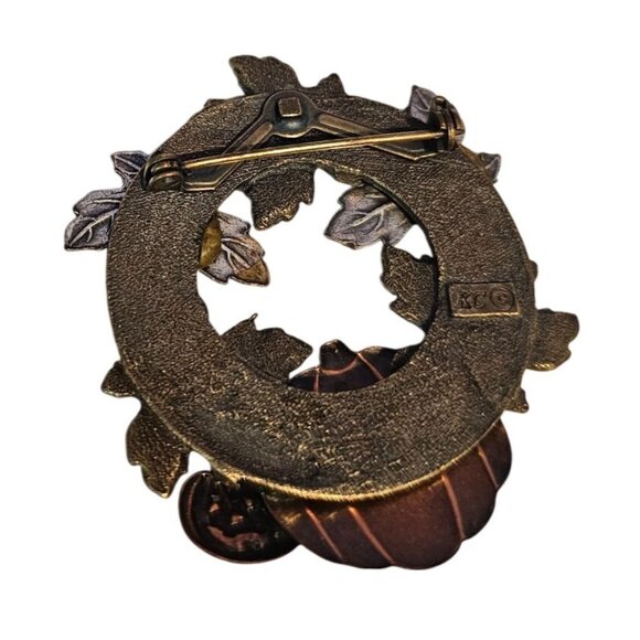 KC Autumn Harvest Pumpkin Maple Leaves Wreath Brooch Fall Themed Brooch Pin 2" - Picture 2 of 8